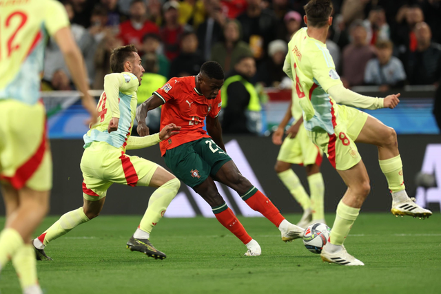 名记曝利物浦力挺斯洛特，将重罚萨拉赫：欧冠内部禁赛+冬窗出售