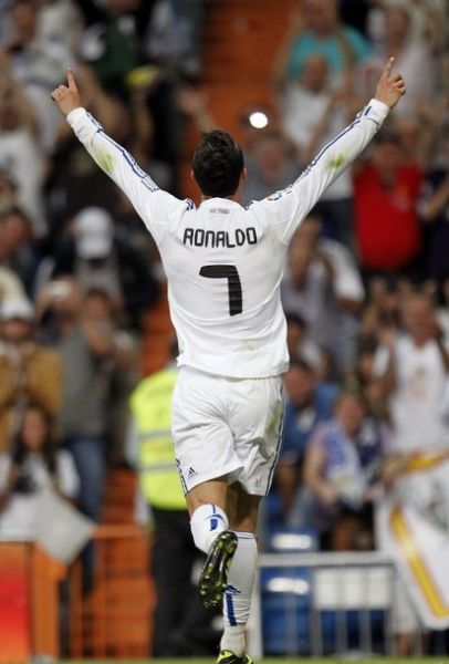 尼古拉斯·佩佩：C罗远不及梅西，圈内所有人都说梅西更好