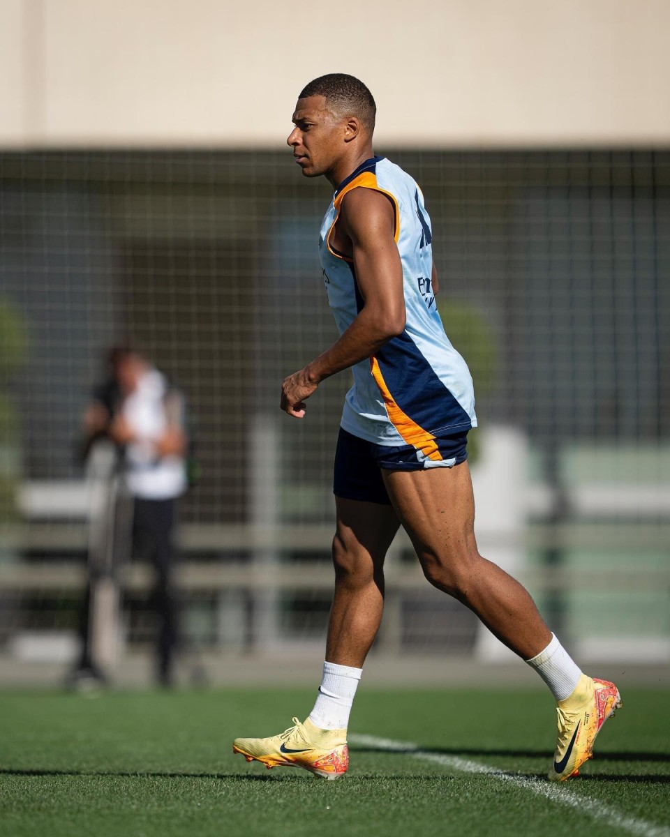 你们猜猜巴扎黑最喜欢带哪顶帽子？