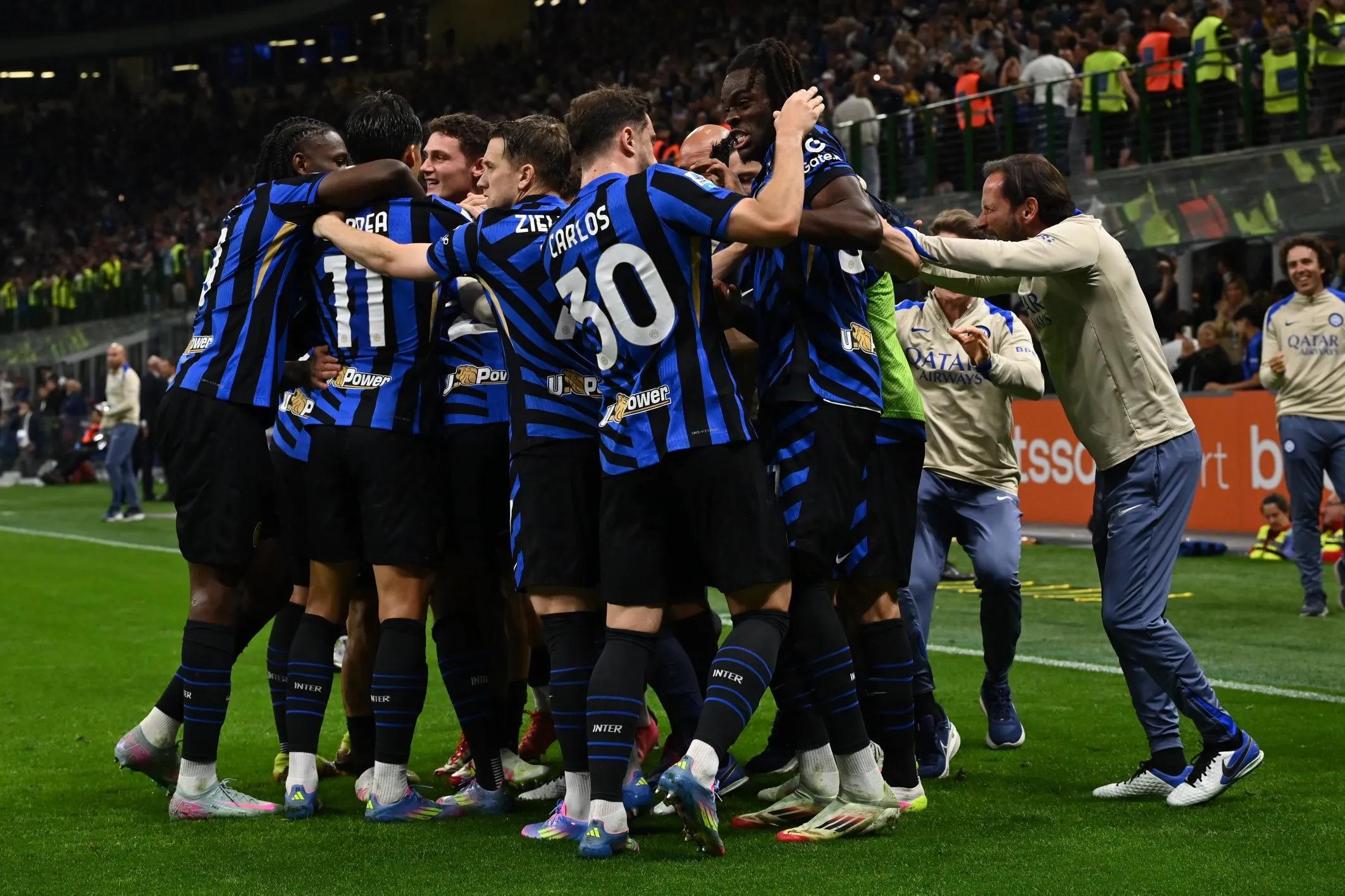 德甲半场：基尼洛斯1射1传，卡德破门，奥格斯堡2-0勒沃库森